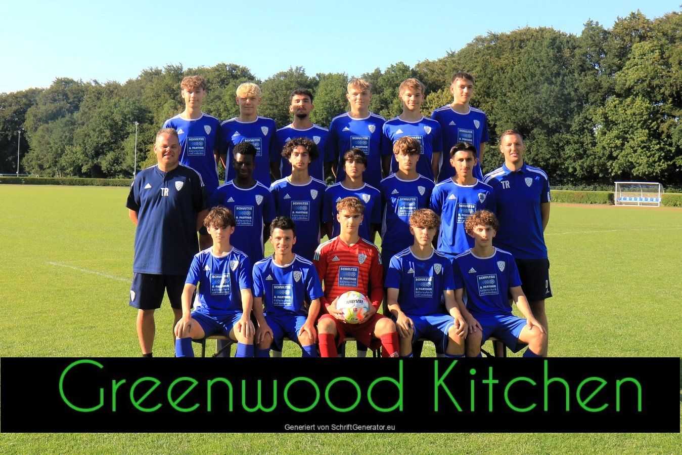 Der Spielball der U17 gegen Werder Bremen wird gesponsort von Greenwood Kitchen